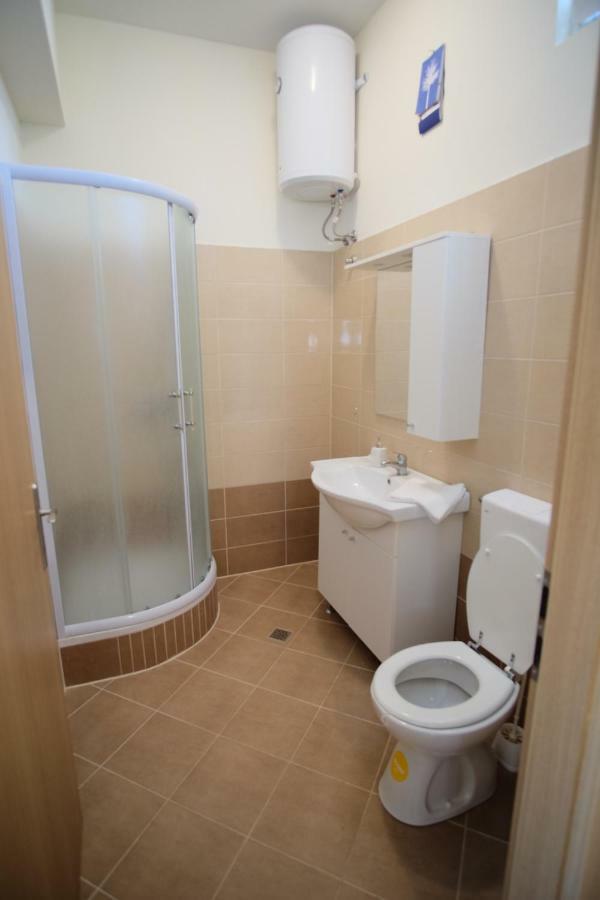 Apartmani Viktorija Vrana  Exterior photo