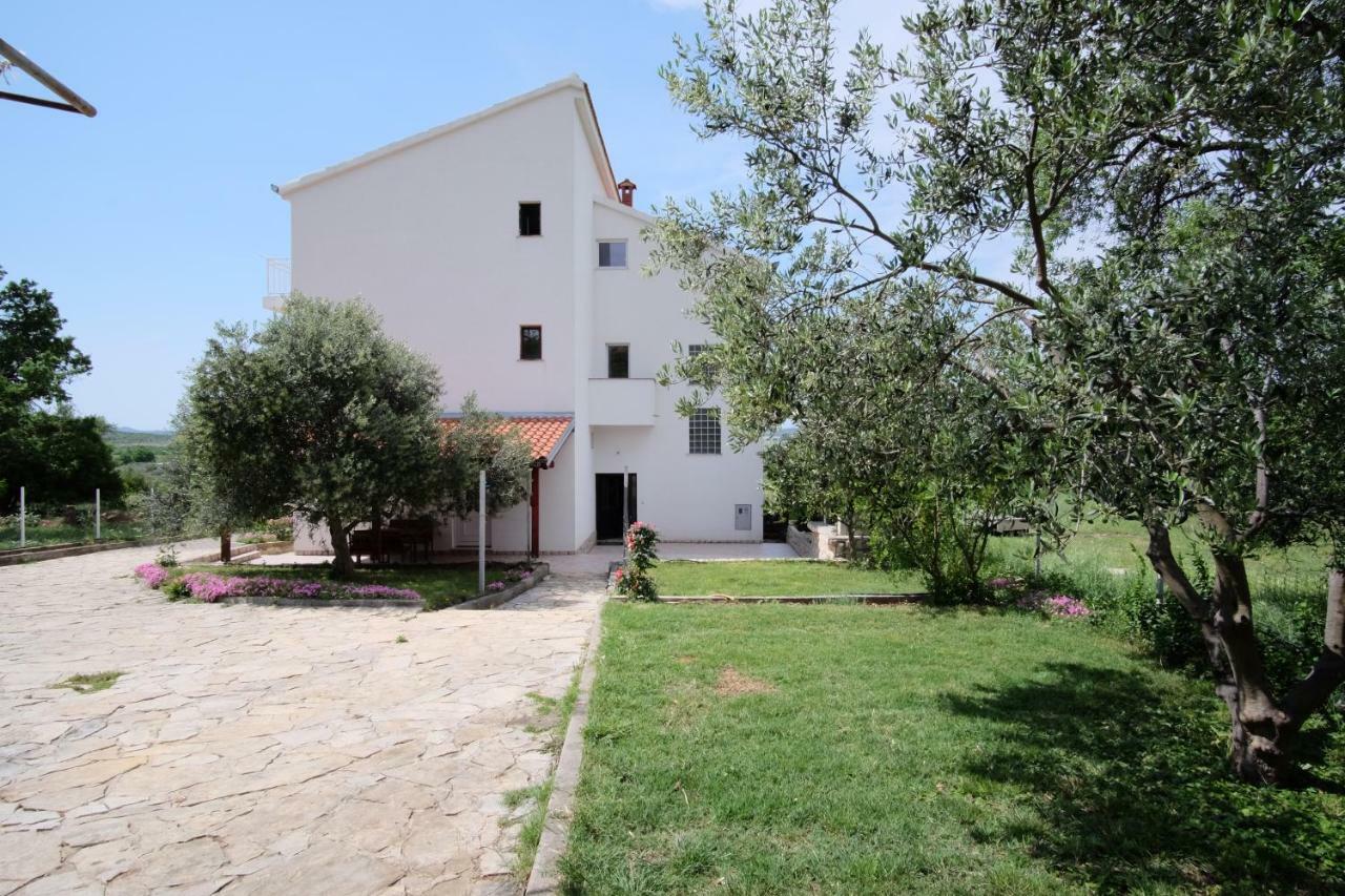 Apartmani Viktorija Vrana  Exterior photo