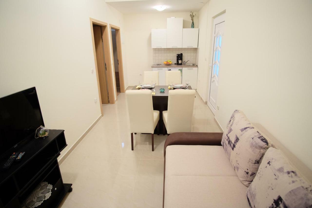 Apartmani Viktorija Vrana  Exterior photo