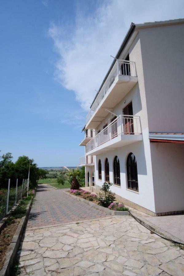 Apartmani Viktorija Vrana  Exterior photo