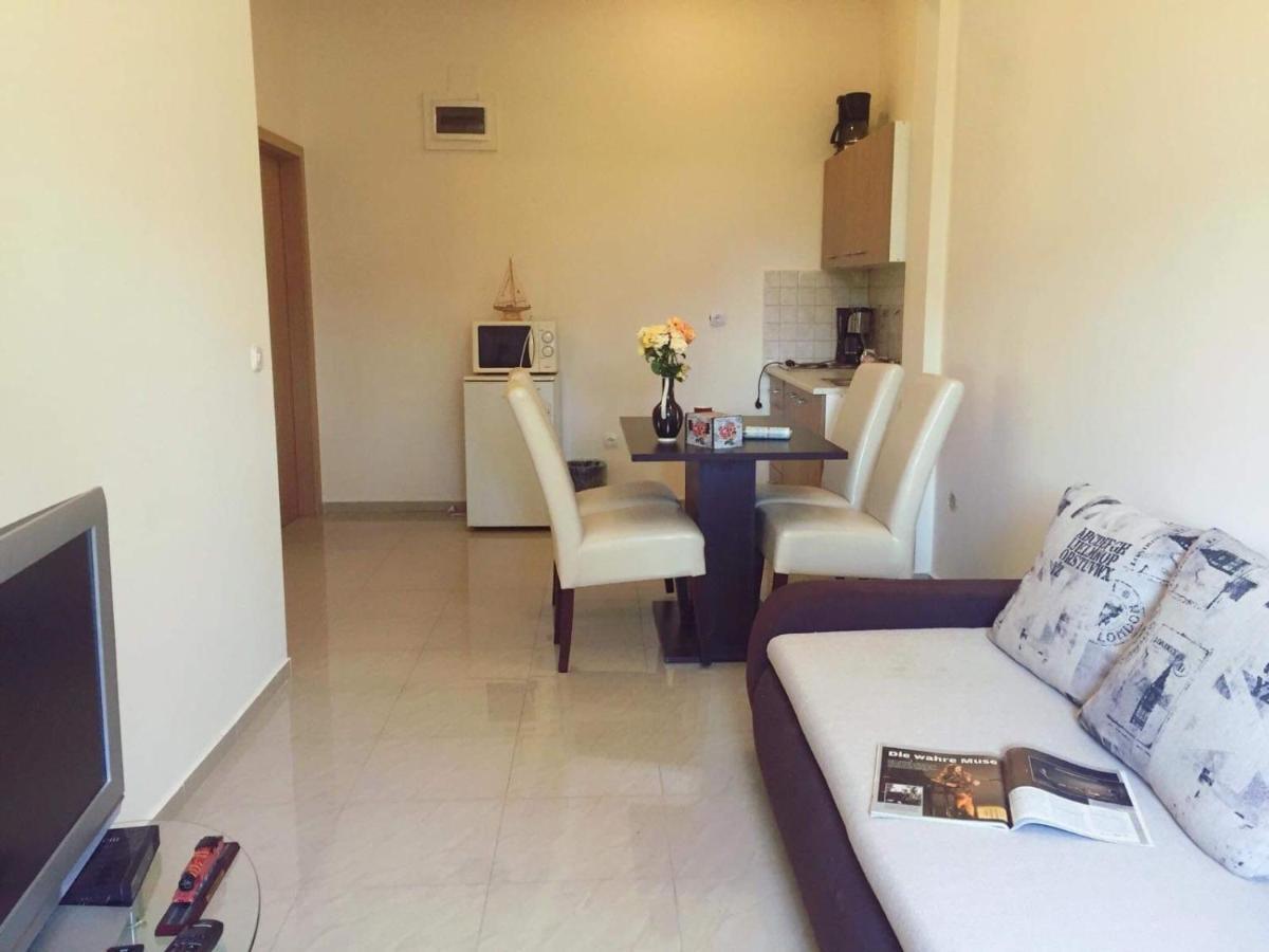 Apartmani Viktorija Vrana  Exterior photo